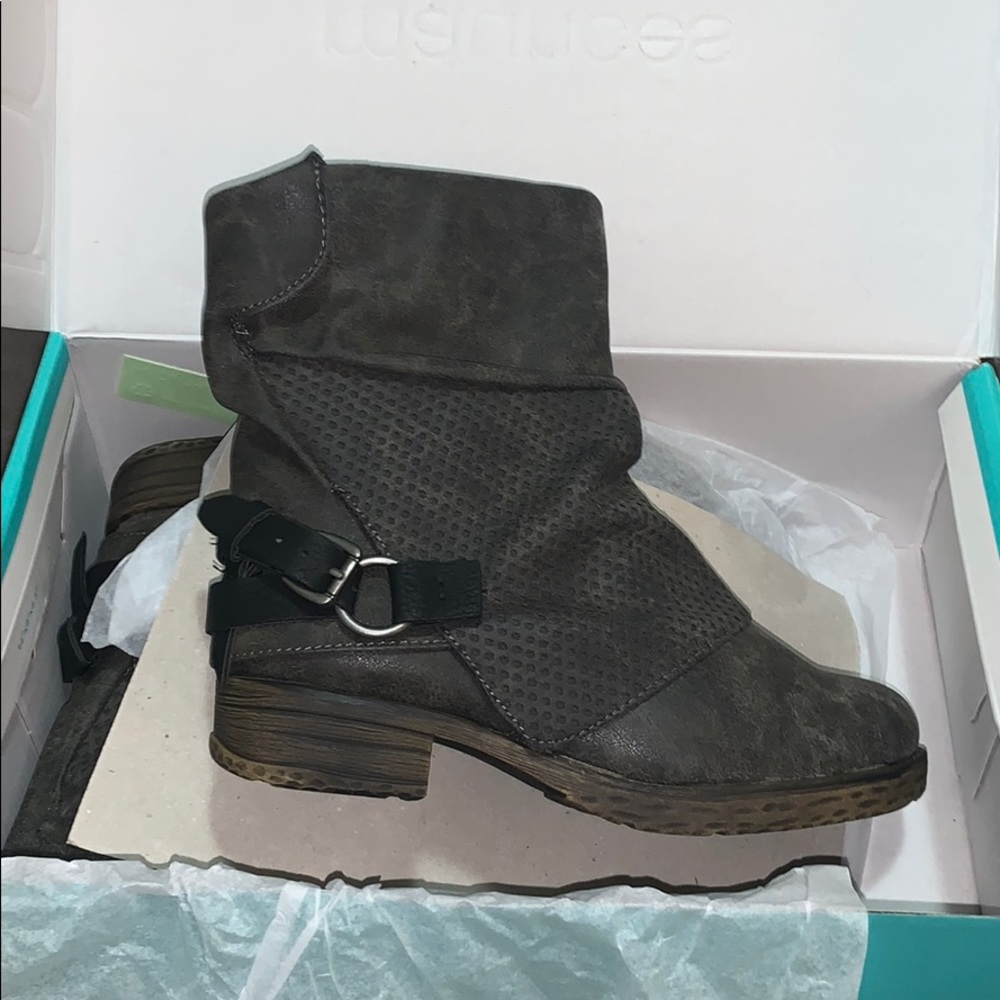 *BNIB* Camille hooded moto boots- size 7